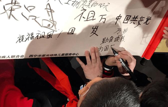 空中抛枪