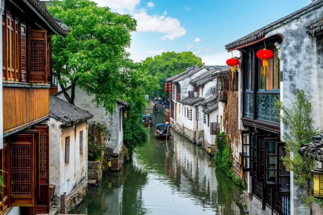 亮相《星辰大海》!阿联酋王室酒庄及迪拜机场免税店均能见到汾酒的身影